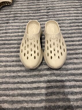 Men's kanes Ventilated Slip-On Loafers in Beige - Lightweight Casual Clogs